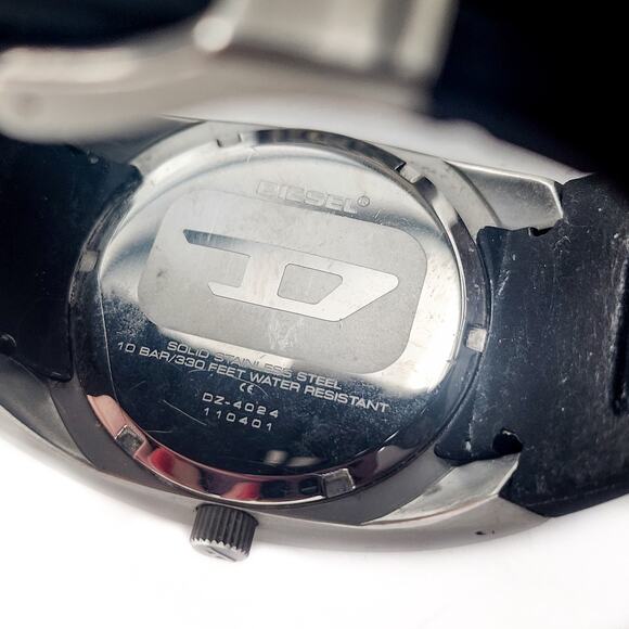 Diesel Men’s Watch 10Bar Dz-4024 Buckle Closure Silicone Black Strap - Picture 3 of 7